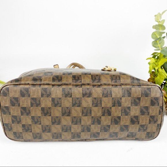SOLD Michael Kors Tote Handbag Jet Set Check - Picture 7 of 8